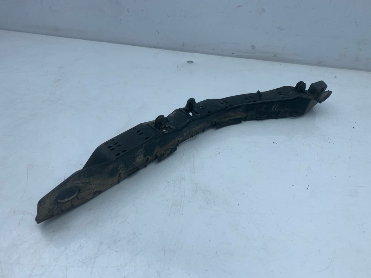 Крепление бампера заднего Subaru Forester 2 поколение (SG) 2004, 2.5 л., бензин, АКПП - фото №1