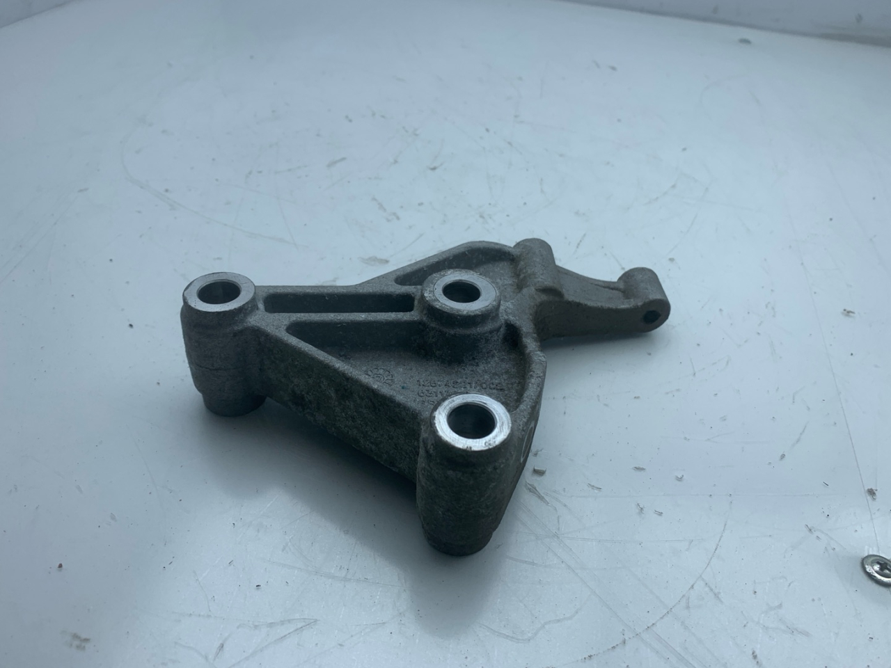 кронштейн двигателя Chevrolet Equinox 3 поколение 2018, 1.5 л., бензин, АКПП, черный, внедорожник 5 дв., полный привод, 12674221 - фото №1