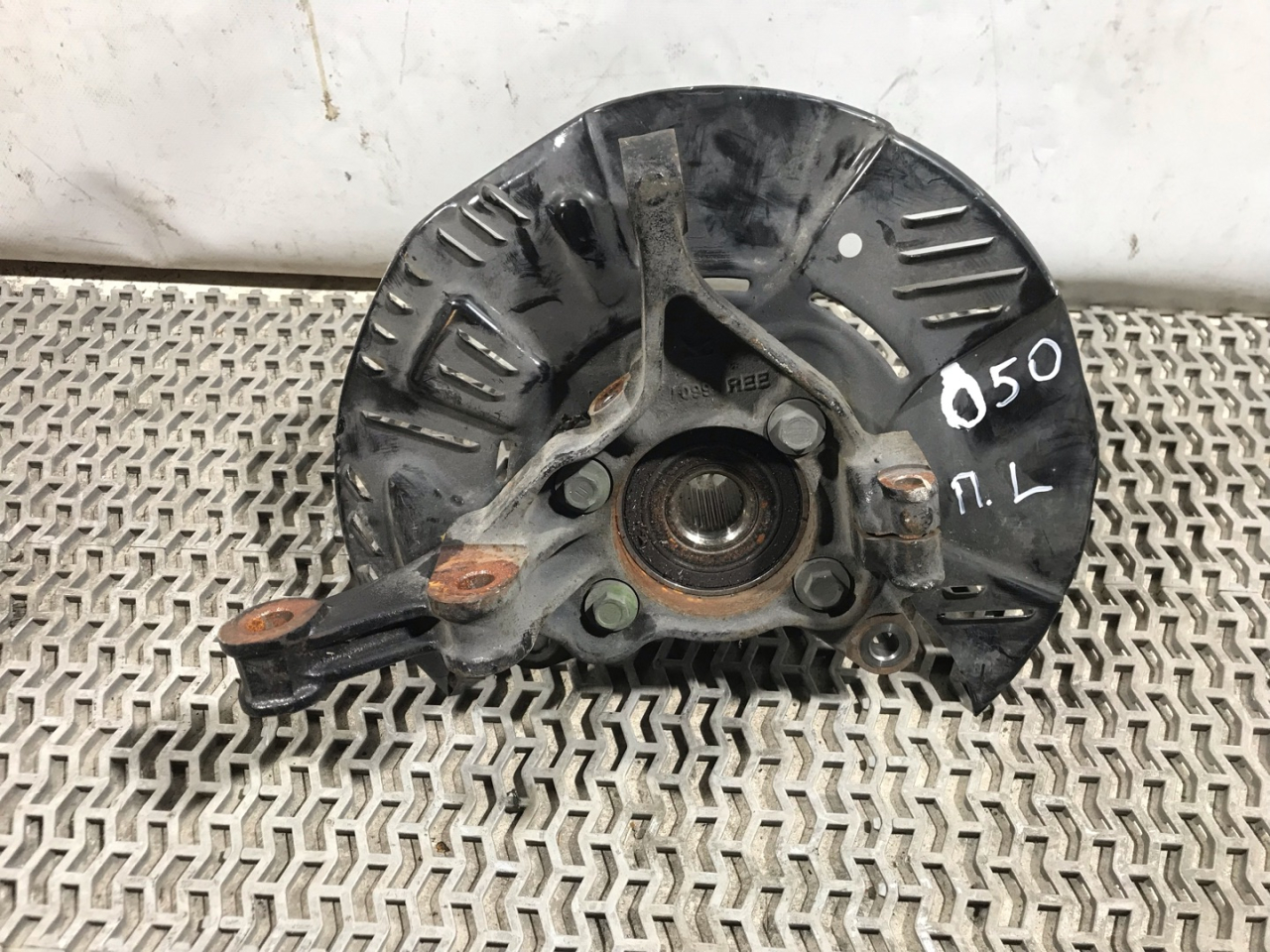 ступица передняя левая Subaru Outback 6 поколение 2021, 2.4 л., бензин, АКПП, синий, внедорожник 5 дв., полный привод - фото №1