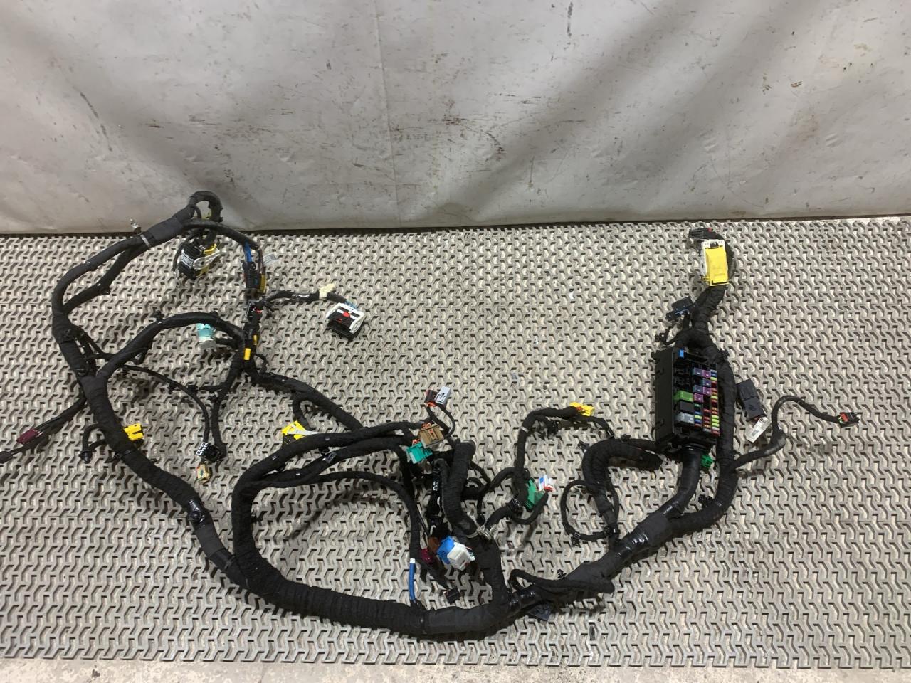 проводка торпеды Chevrolet TrailBlazer 3 поколение 2021, 1.3 л., бензин, АКПП, черный, хетчбэк 5 дв., передний привод, 42702504, 095233 - фото №1