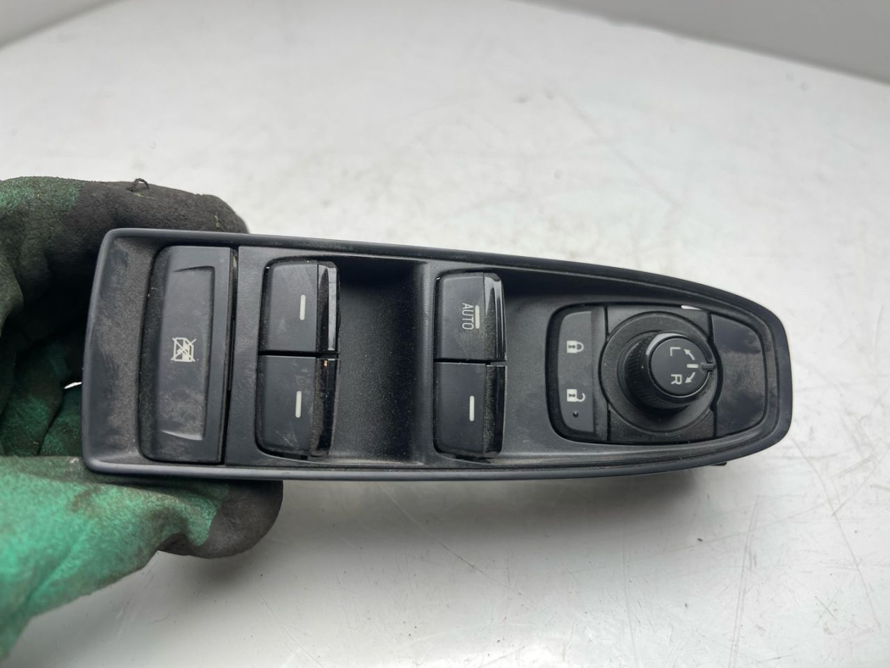 блок управления стеклоподъемниками Subaru Forester 5 поколение (SK) 2020, 2.5 л., бензин, АКПП, серый, внедорожник 5 дв., полный привод, 83071SJ080 - фото №1