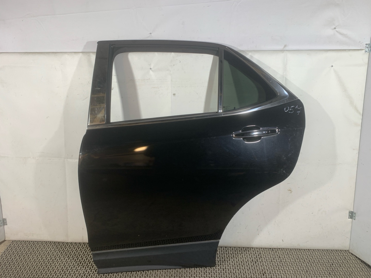 дверь задняя левая Chevrolet Equinox 3 поколение 2018, 1.5 л., бензин, АКПП, черный, внедорожник 5 дв., полный привод - фото №1