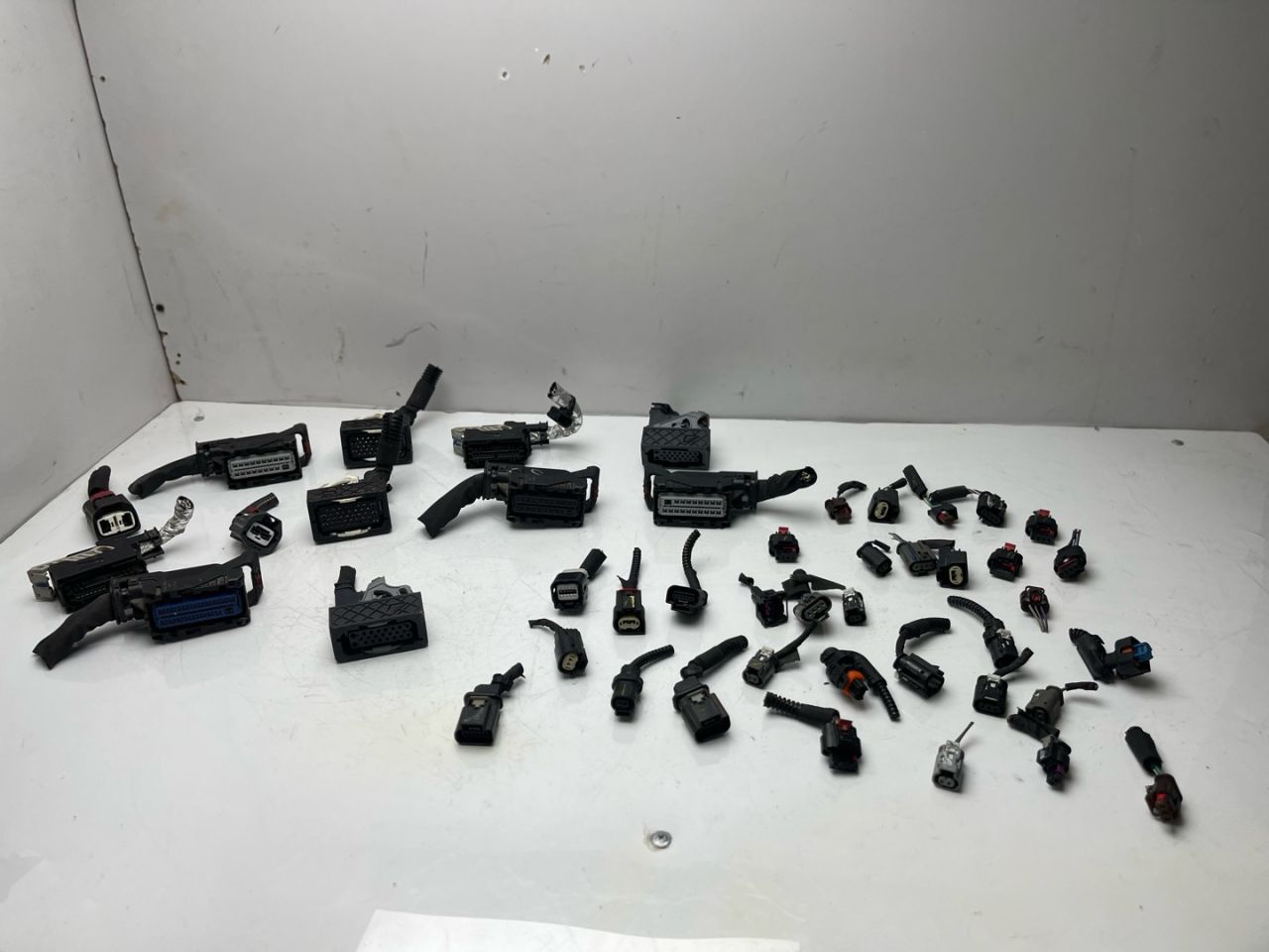 разъем (фишка) проводки GMC Terrain 2 поколение 2018, 1.5 л., бензин, АКПП, черный, внедорожник 5 дв., полный привод - фото №1