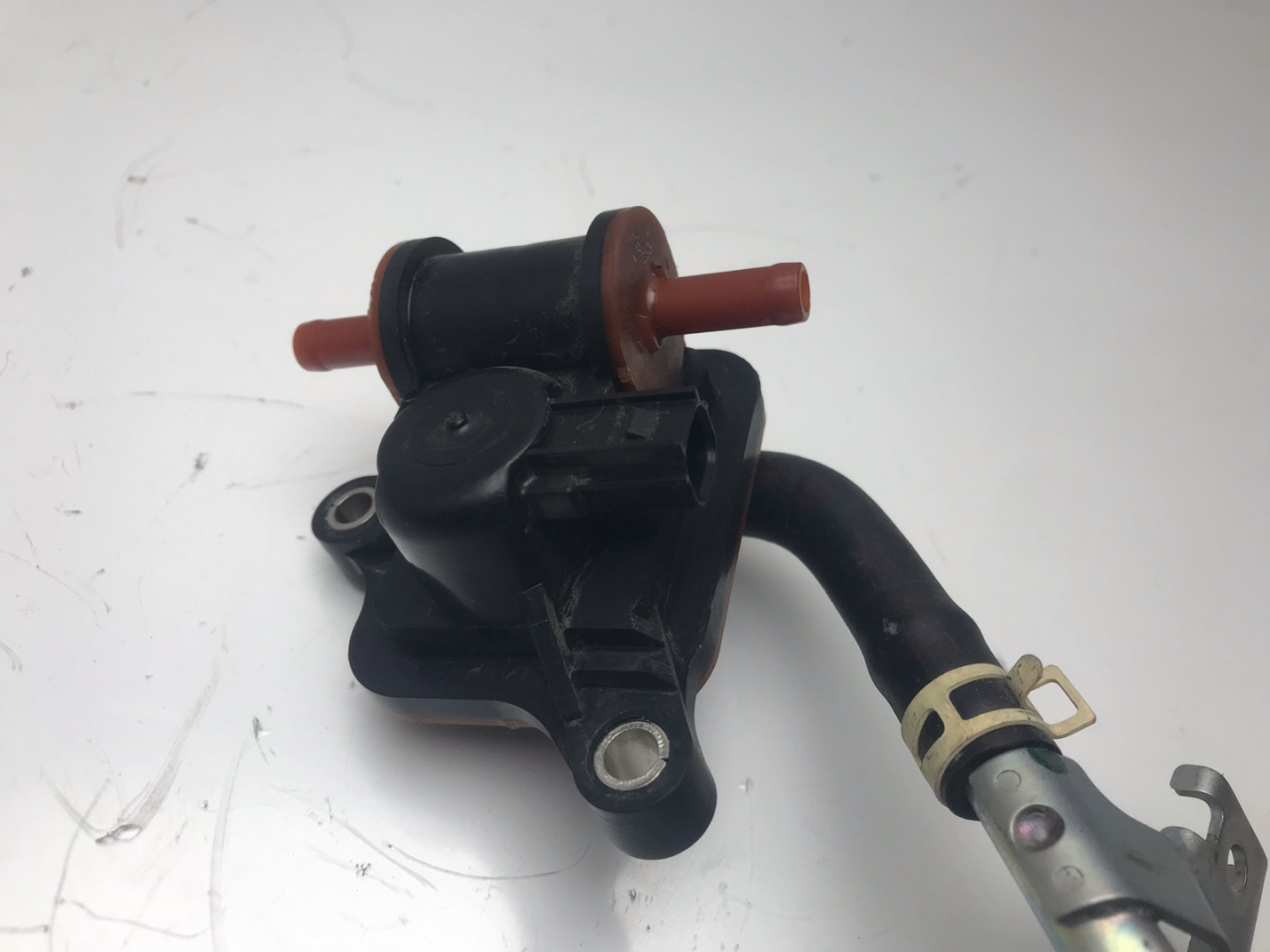 клапан EGR Acura RDX 3 поколение 2019, 2.0 л., бензин, АКПП, белый, внедорожник 5 дв., полный привод, HV136200-7520, 36162-5AY-H01 - фото №1