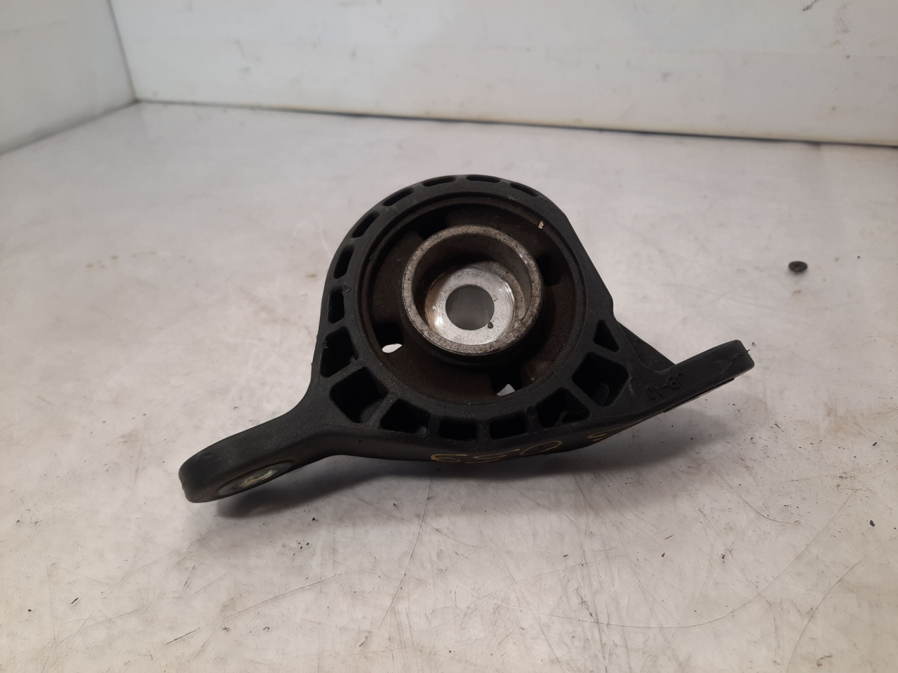 кронштейн редуктора Acura RDX 3 поколение 2020, 2.0 л., бензин, АКПП, белый, внедорожник 5 дв., полный привод - фото №1