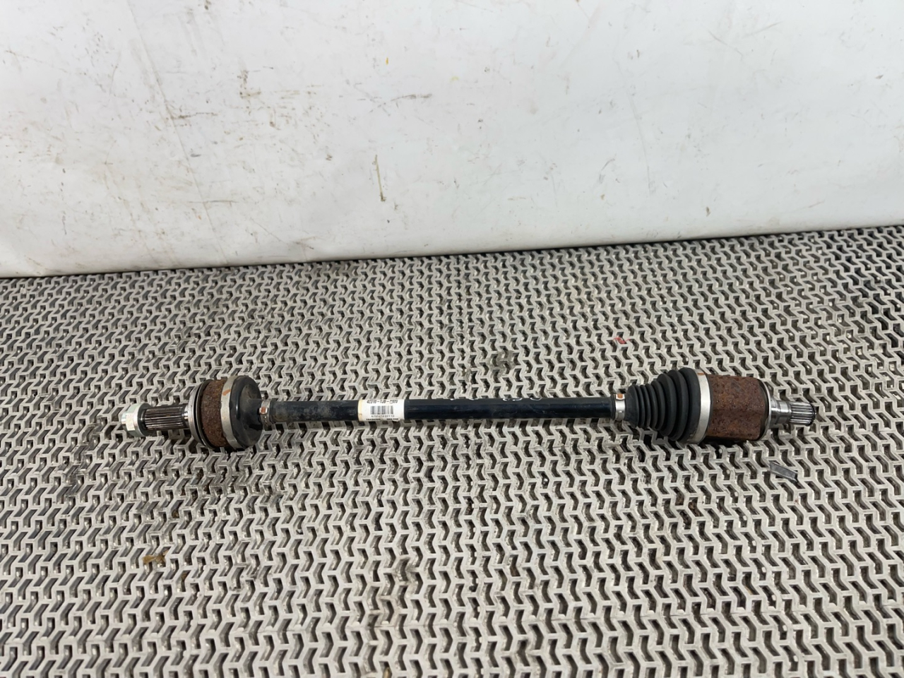 полуось задняя (приводной вал, ШРУС) Acura RDX 3 поколение 2020, 2.0 л., бензин, АКПП, черный, внедорожник 5 дв., полный привод, 42310TJBA020 - фото №1