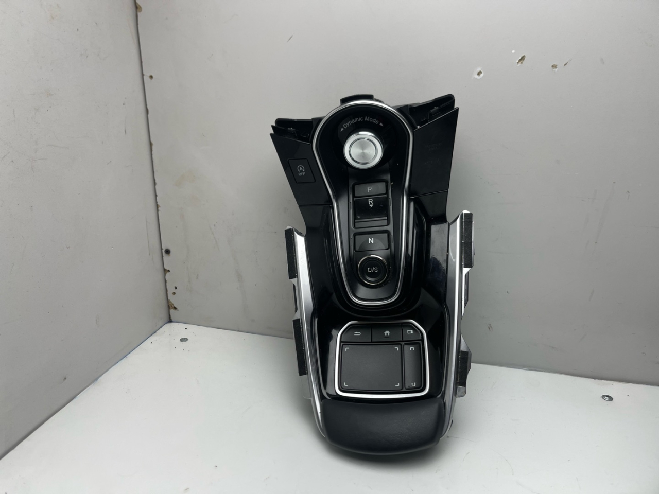 консоль салона Acura RDX 3 поколение 2020, 2.0 л., бензин, АКПП, белый, внедорожник 5 дв., полный привод, 39060TJBA014M1 - фото №1