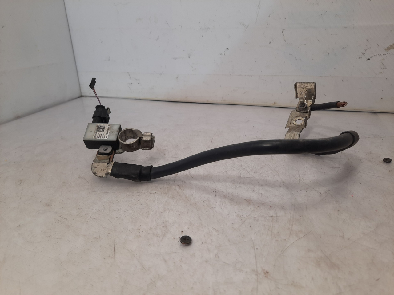 клемма аккумулятора минус Volkswagen Atlas 2018, 2.0 л., бензин, АКПП, черный, внедорожник 5 дв., передний привод, 5QA915181D - фото №1