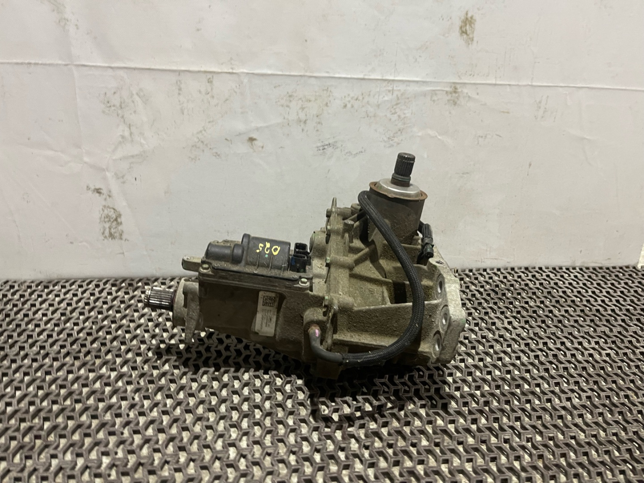 редуктор заднего моста GMC Terrain 2 поколение 2018, 1.5 л., бензин, АКПП, черный, внедорожник 5 дв., полный привод, 40175481, 84332856 - фото №1