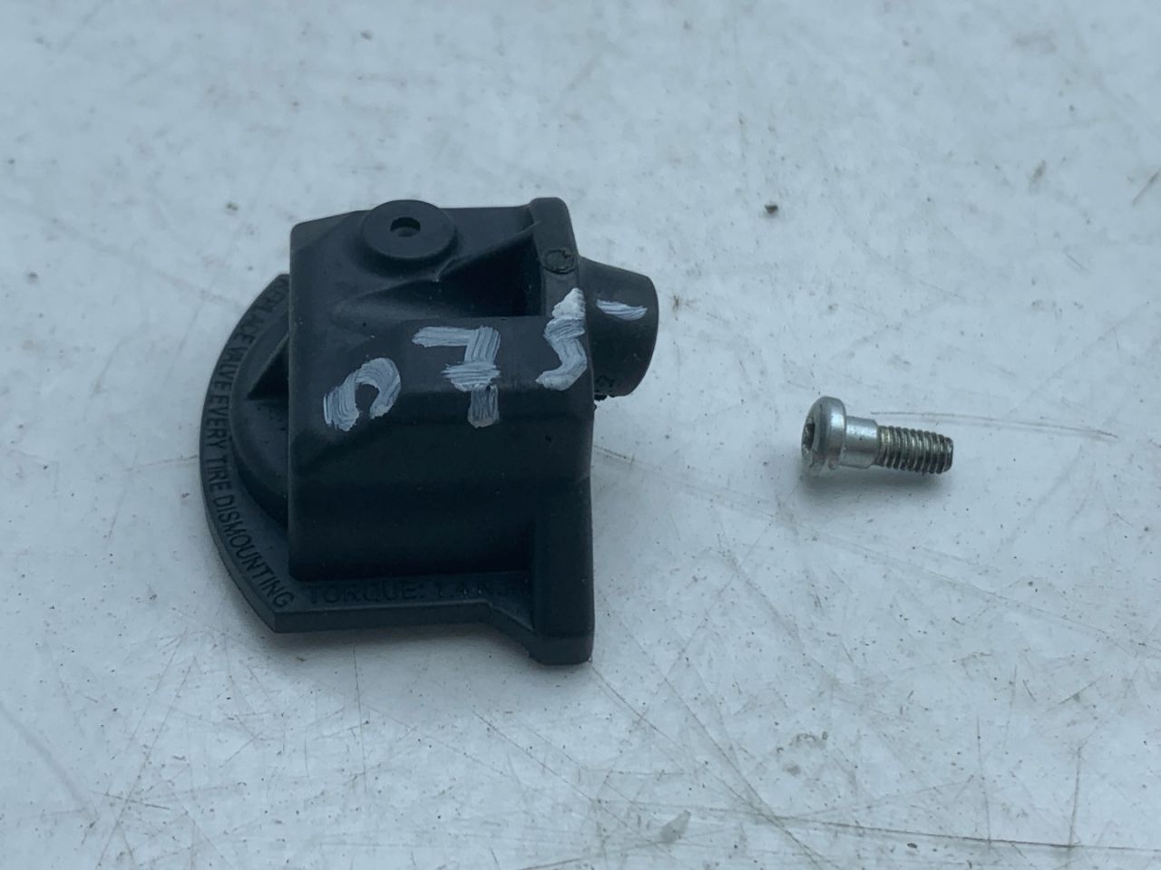 датчик давления в шине Acura TLX 3-е поколение 2021, 2.0 л., бензин, АКПП, серый, передний привод, 42753-T3R-A04 - фото №1