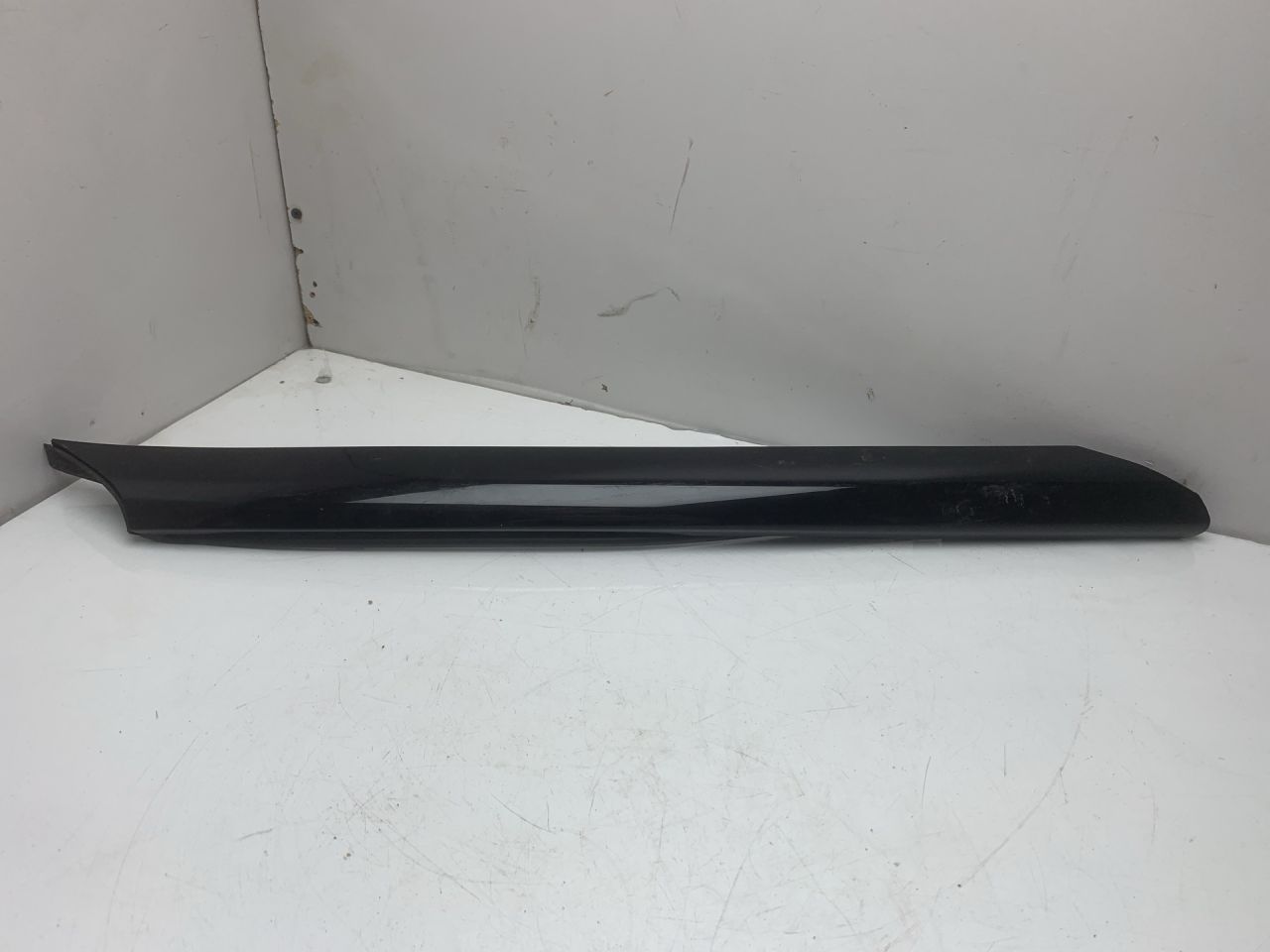 молдинг лобового стекла Ford Bronco Sport 1 поколение 2021, 1.5 л., бензин, АКПП, серебряный, внедорожник 5 дв., полный подключаемый привод, M1PB-S03683-AGW - фото №1