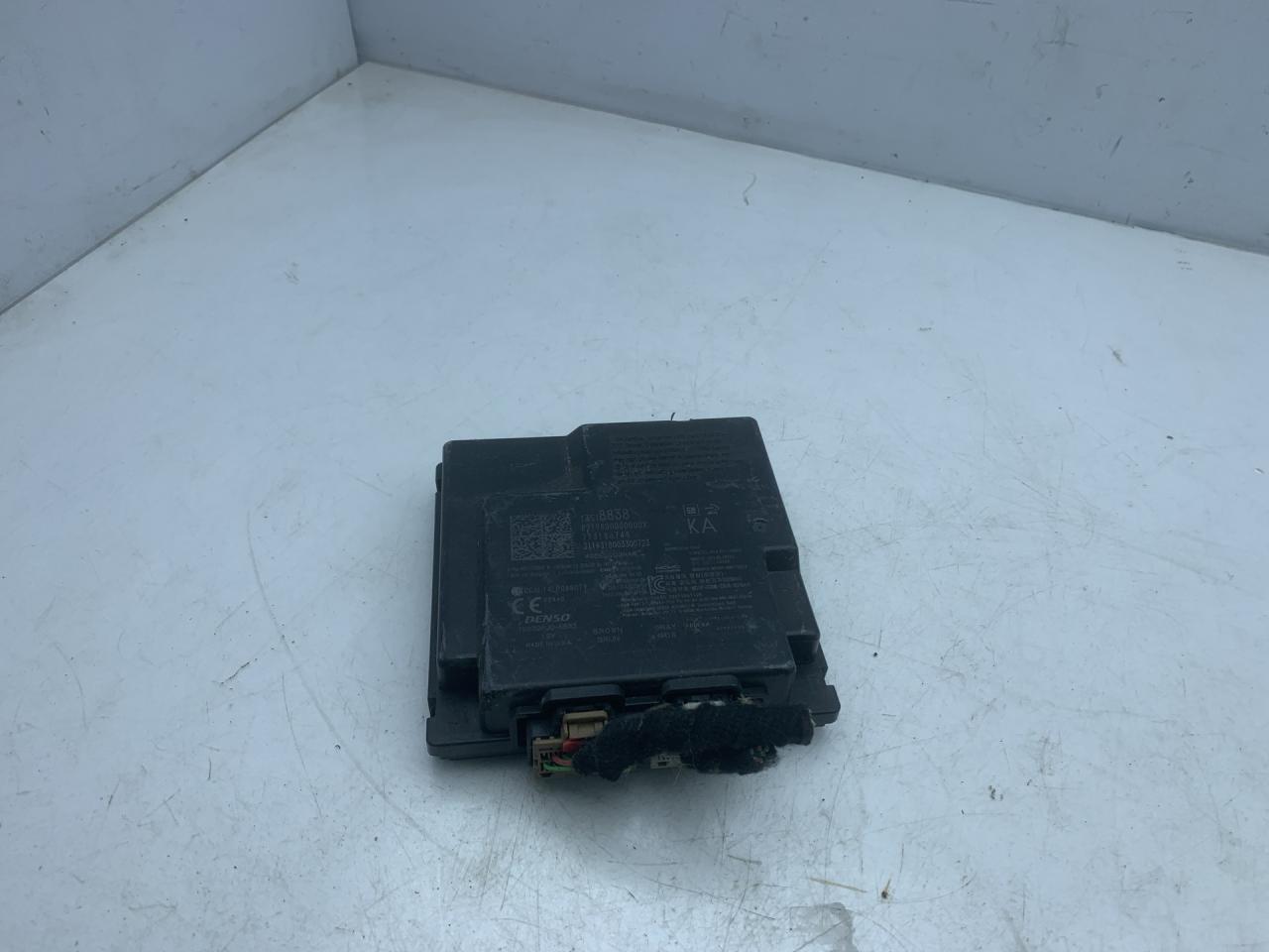 Блок управления бесключевым доступом Chevrolet TrailBlazer 3 поколение 2021, 1.3 л., бензин, АКПП, черный, хетчбэк 5 дв., передний привод, 13518838 - фото №1