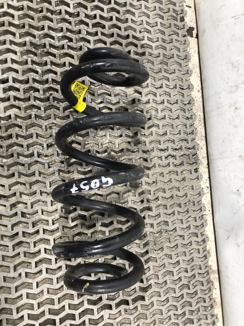 пружина задняя Chevrolet Equinox 3 поколение 2018, 1.5 л., бензин, АКПП, черный, внедорожник 5 дв., полный привод, 23476248 - фото №1