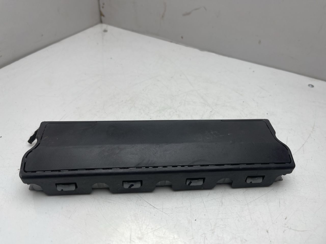 подушка безопасности пассажира Chevrolet TrailBlazer 3 поколение 2021, 1.3 л., бензин, АКПП, черный, хетчбэк 5 дв., передний привод, 42457827 - фото №1