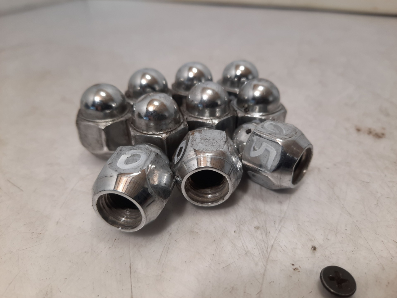 гайка колесная Subaru Outback 6 поколение 2021, 2.4 л., бензин, АКПП, синий, внедорожник 5 дв., полный привод - фото №1