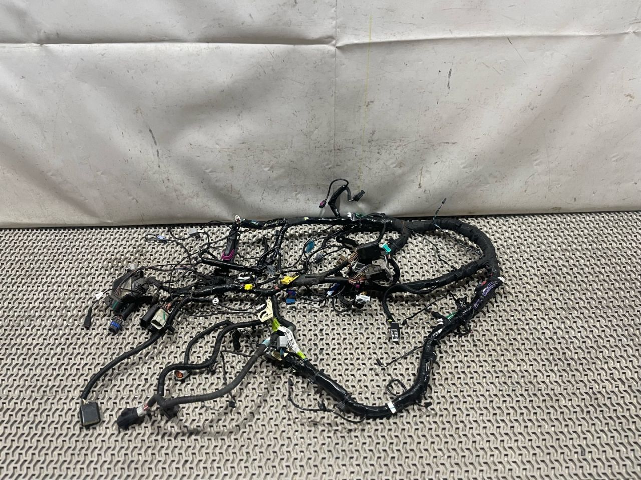 проводка Tesla Model S 1 поколение (2012 - 2016), 0.1 л., электро, АКПП, серый, седан, задний привод, 100442201H, 100442201H00C, 145342700B - фото №1