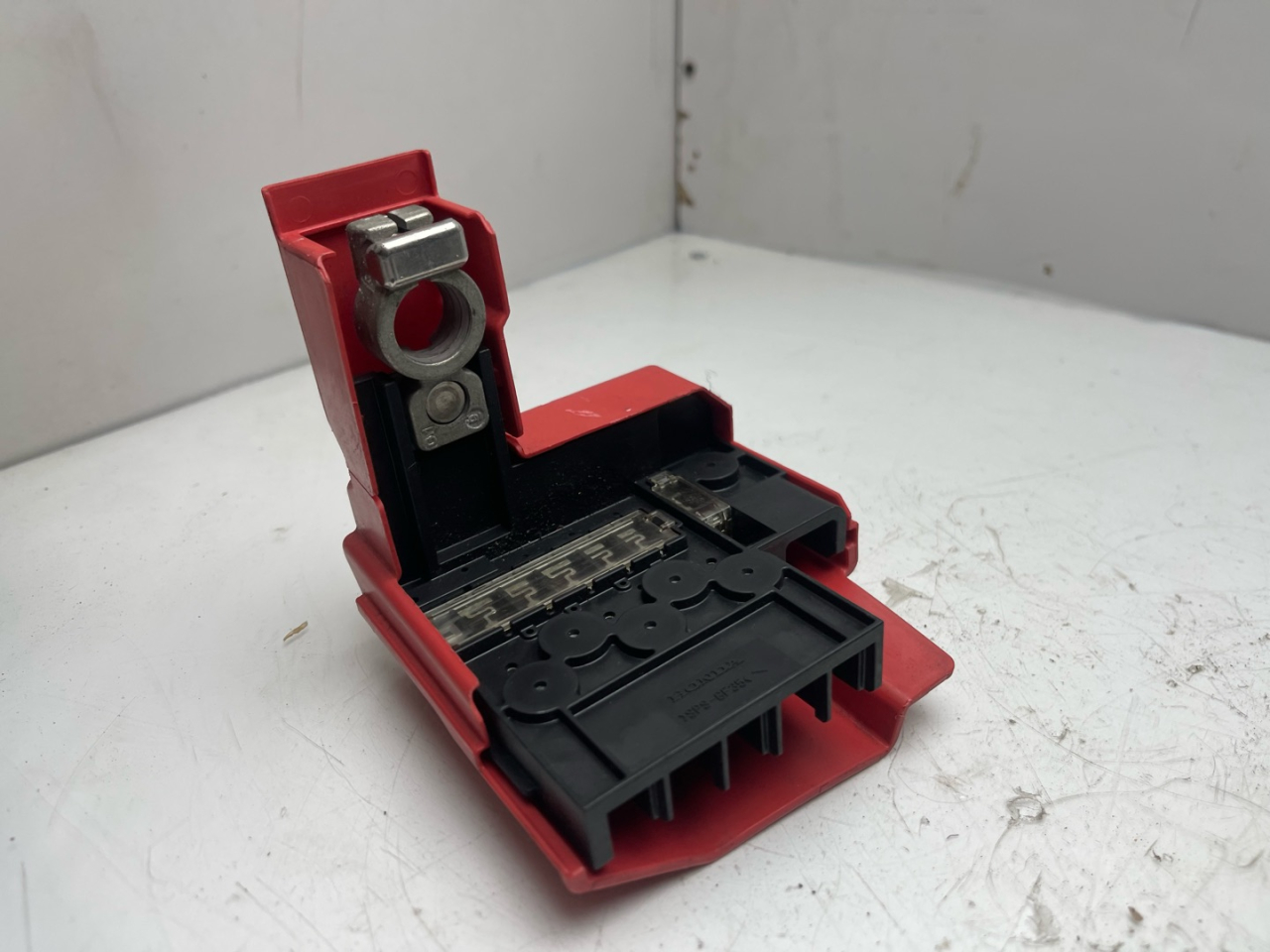 клемма аккумулятора плюс Acura RDX 3 поколение 2020, 2.0 л., бензин, АКПП, черный, внедорожник 5 дв., полный привод - фото №1