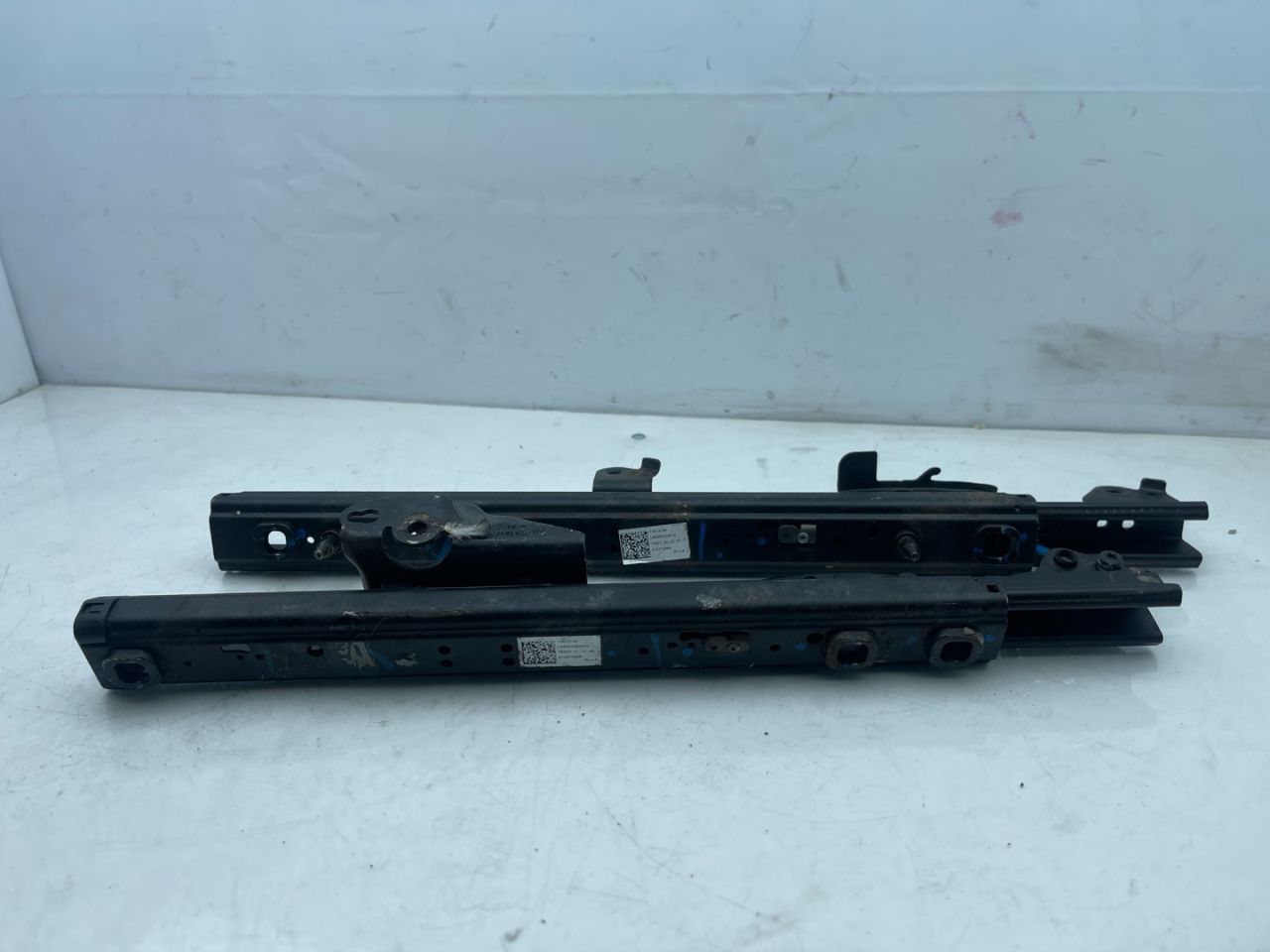 кронштейн (салазки) сидения Chevrolet Equinox 3 поколение 2019, 1.5 л., бензин, АКПП, белый, внедорожник 5 дв., передний привод, 13513136 - фото №1