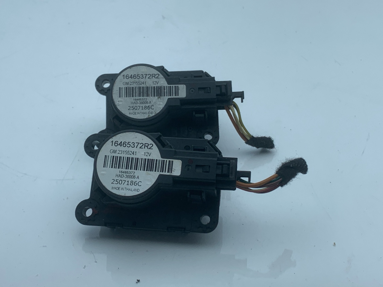 моторчик заслонки печки Chevrolet Equinox 3 поколение 2018, 1.5 л., бензин, АКПП, черный, внедорожник 5 дв., полный привод, 16465372R2 - фото №1