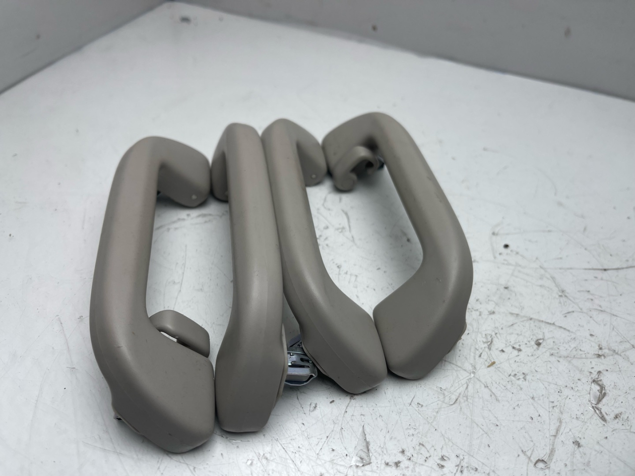 ручка внутренняя потолочная Acura RDX 3 поколение 2020, 2.0 л., бензин, АКПП, черный, внедорожник 5 дв., полный привод - фото №1