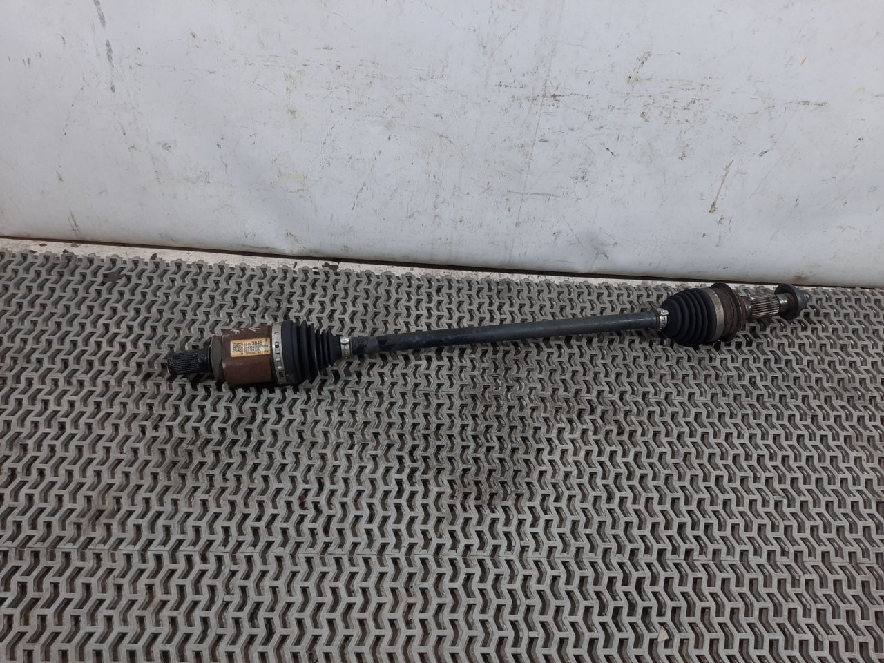 полуось задняя (приводной вал, ШРУС) Chevrolet Equinox 3 поколение 2018, 1.5 л., бензин, АКПП, черный, внедорожник 5 дв., полный привод, 23493845 - фото №1