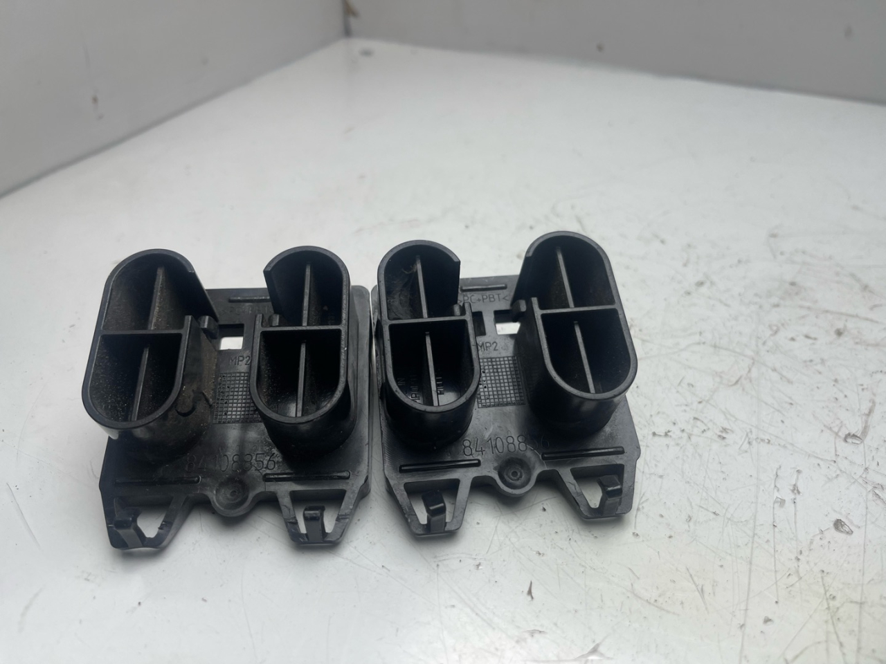 отбойник бампера переднего Chevrolet Equinox 3 поколение 2019, 1.5 л., бензин, АКПП, белый, внедорожник 5 дв., передний привод, 84108856 - фото №1