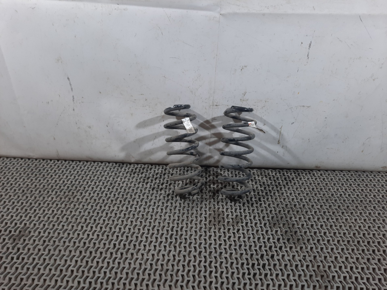 пружина задняя Ford Bronco Sport 1 поколение 2021, 1.5 л., бензин, АКПП, серебряный, внедорожник 5 дв., полный подключаемый привод, LX615560BNF - фото №1