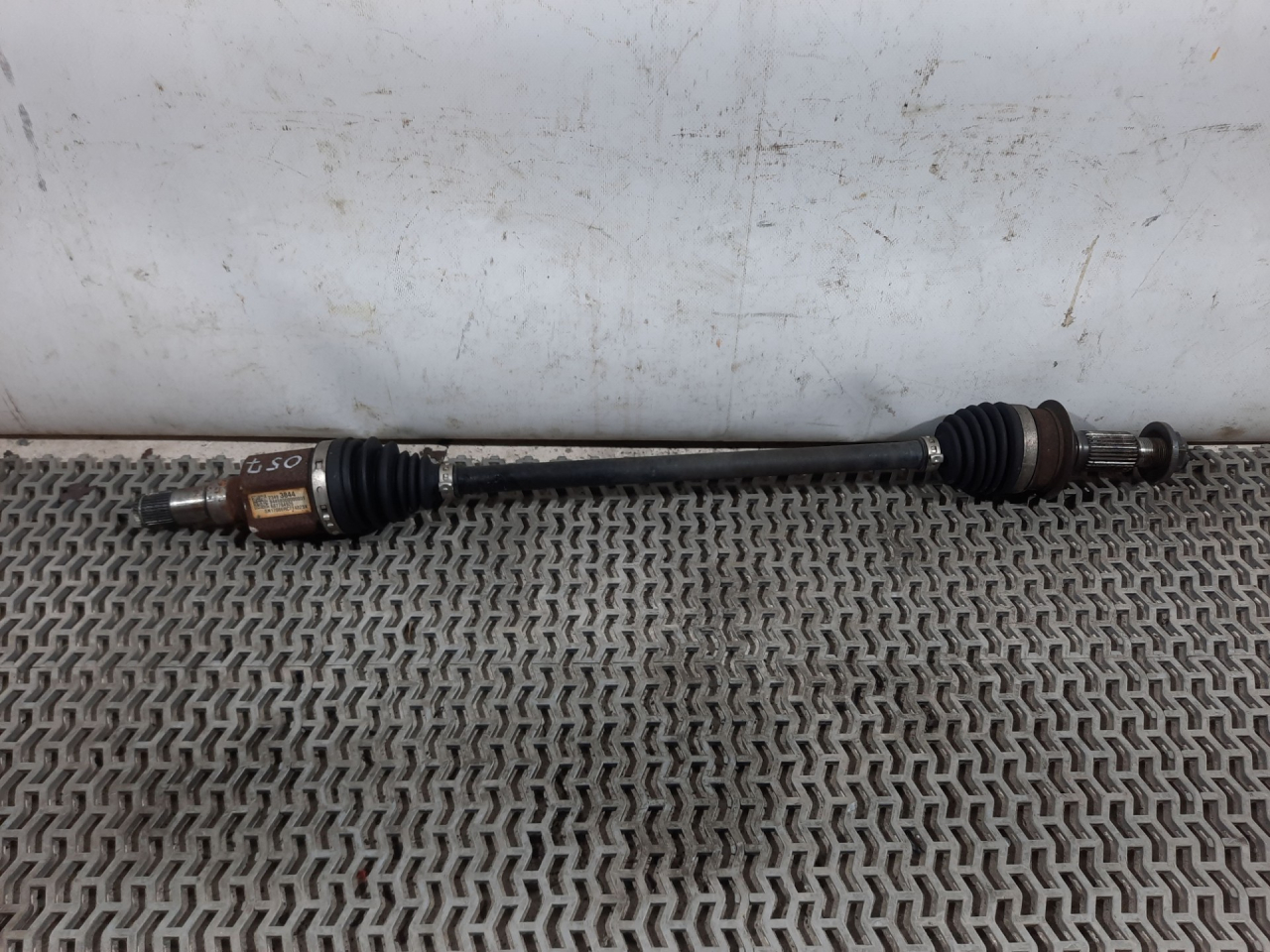 полуось задняя (приводной вал, ШРУС) Chevrolet Equinox 3 поколение 2018, 1.5 л., бензин, АКПП, черный, внедорожник 5 дв., полный привод, 23493844 - фото №1