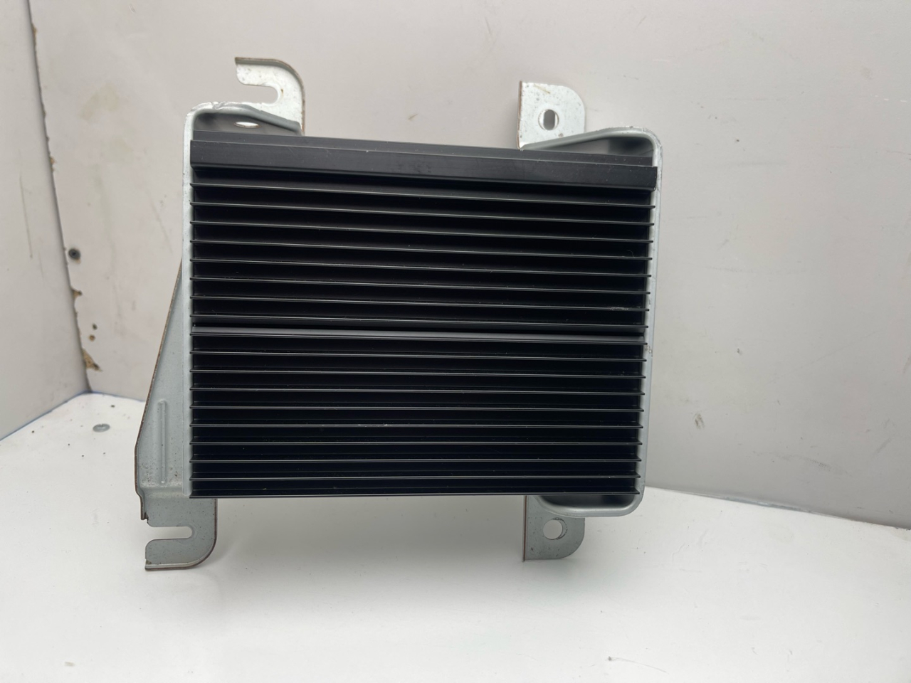 усилитель музыкальный Acura RDX 3 поколение 2020, 2.0 л., бензин, АКПП, белый, внедорожник 5 дв., полный привод, 39186TJBA21 - фото №1