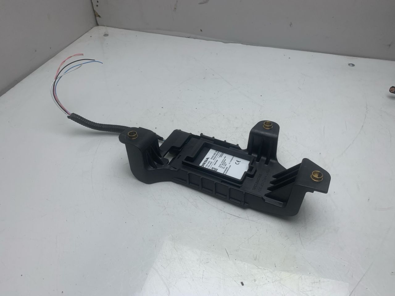 датчик мертвых (слепых) зон Acura TLX 3-е поколение 2021, 2.0 л., бензин, АКПП, серый, передний привод, 36932TGVA02, 36935TGVA02 - фото №1