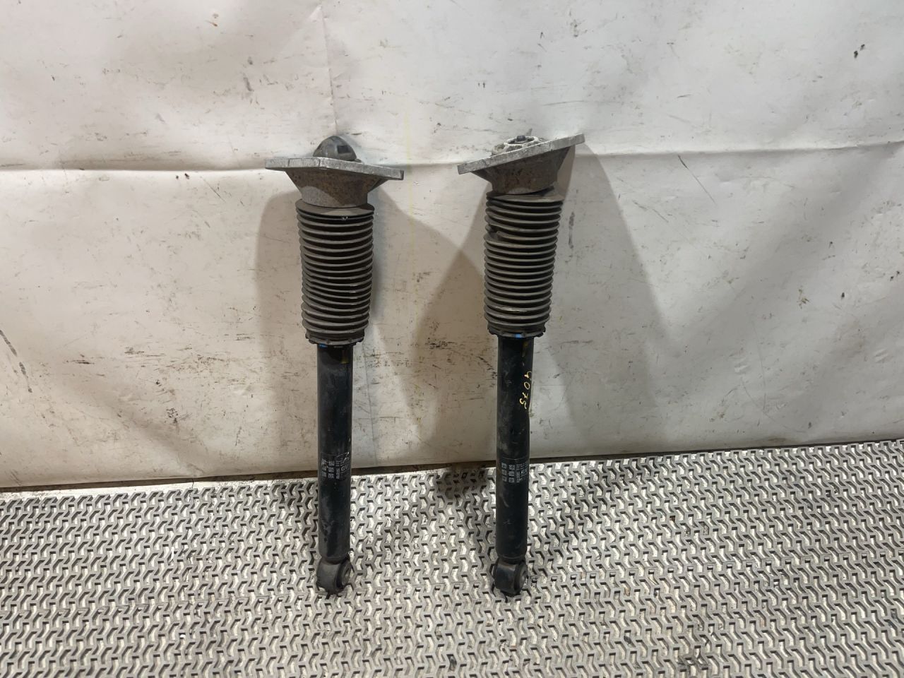 амортизатор задний Acura TLX 3-е поколение 2021, 2.0 л., бензин, АКПП, серый, передний привод, 52610-TGV-A030-M - фото №1