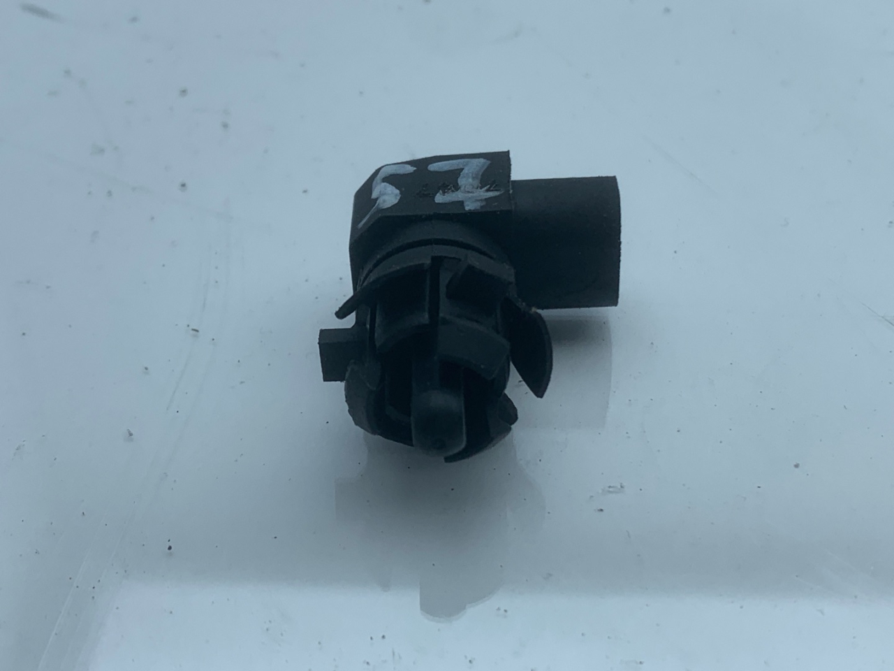 датчик температуры Chevrolet Equinox 3 поколение 2018, 1.5 л., бензин, АКПП, черный, внедорожник 5 дв., полный привод - фото №1