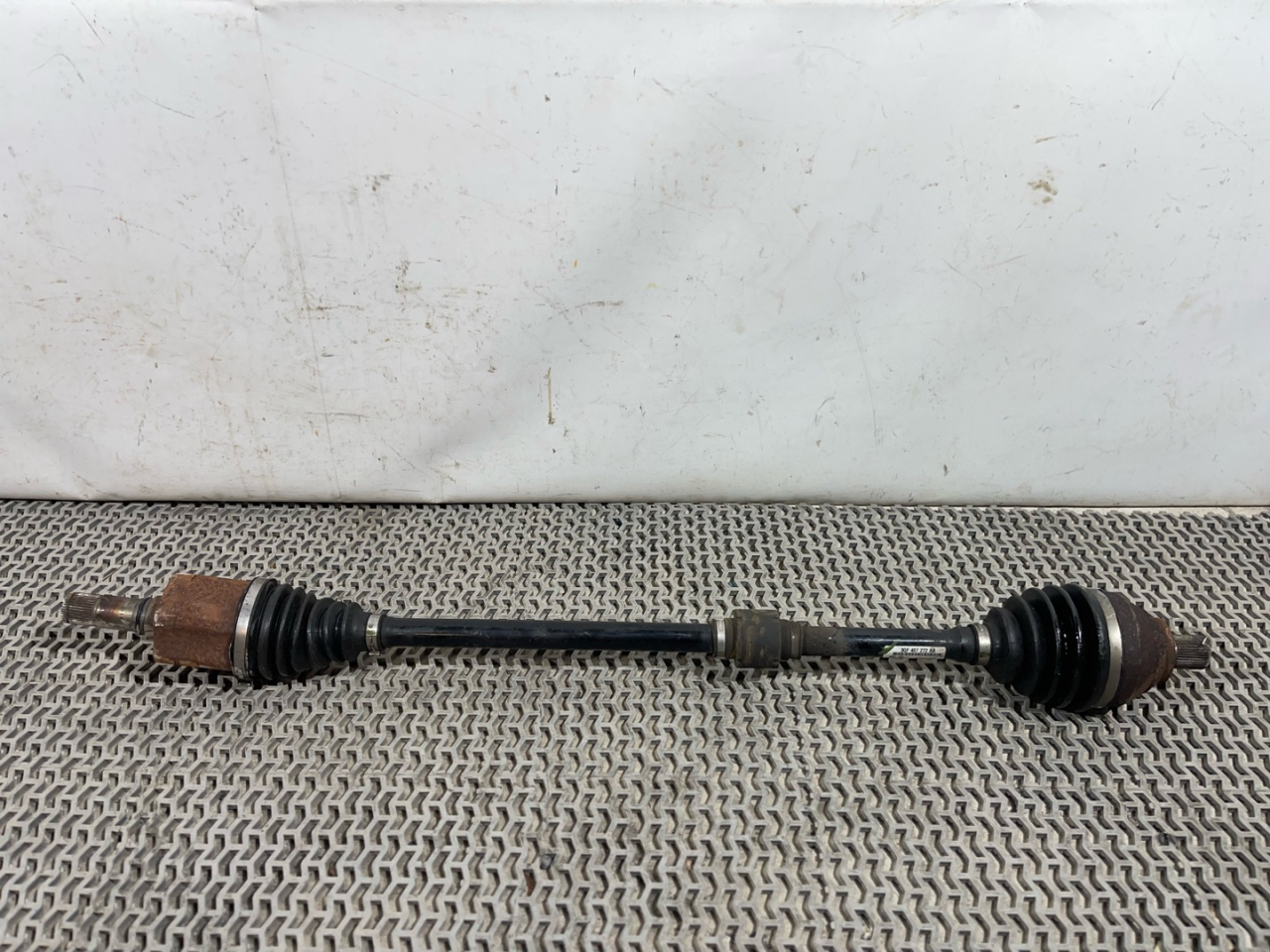 полуось передняя правая (приводной вал, ШРУС) Volkswagen Atlas 2018, 2.0 л., бензин, АКПП, черный, внедорожник 5 дв., передний привод, 3QF407272AB - фото №1