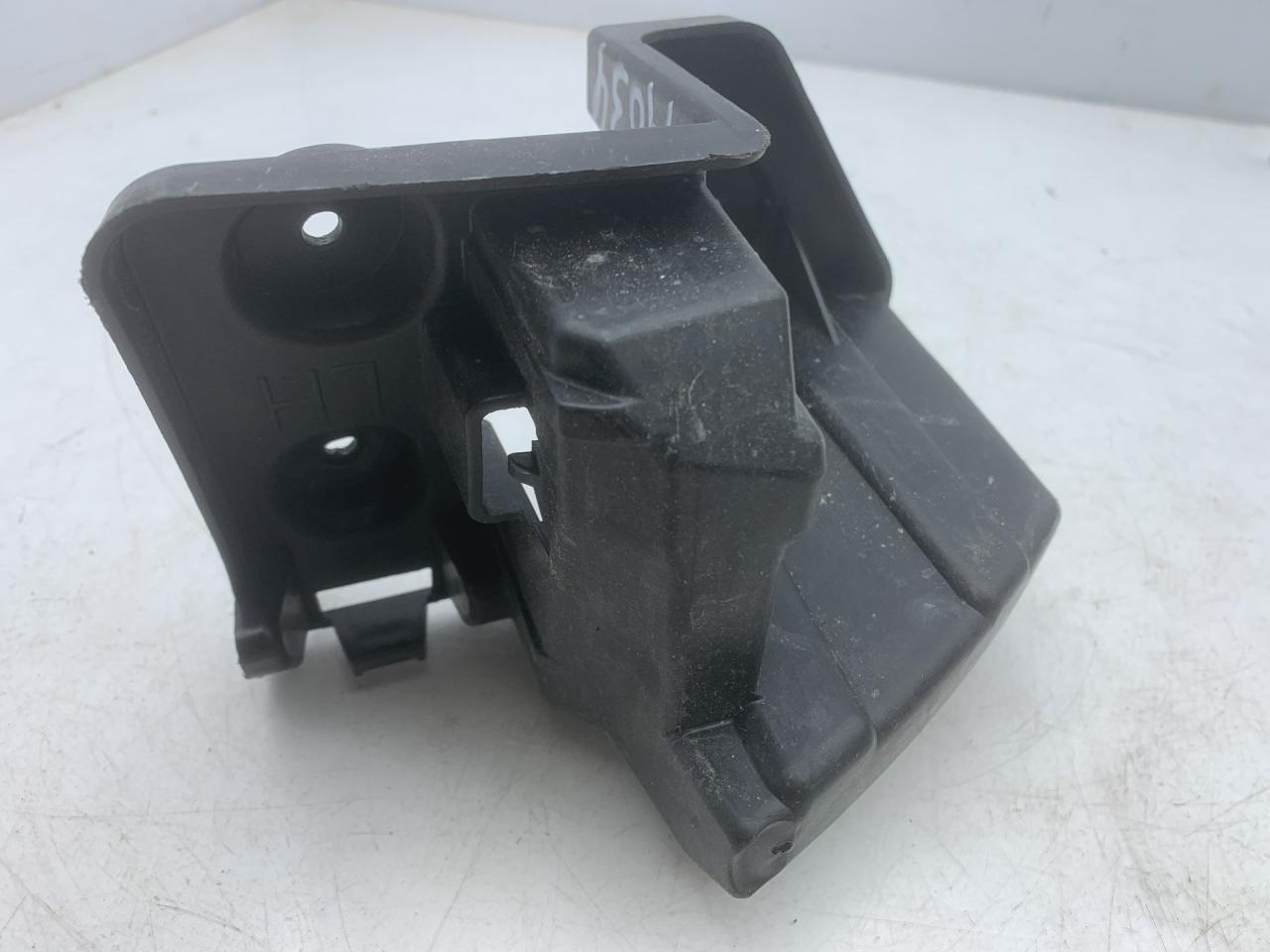 Крепление бампера заднего Chevrolet TrailBlazer 3 поколение 2021, 1.3 л., бензин, АКПП, черный, хетчбэк 5 дв., передний привод - фото №1
