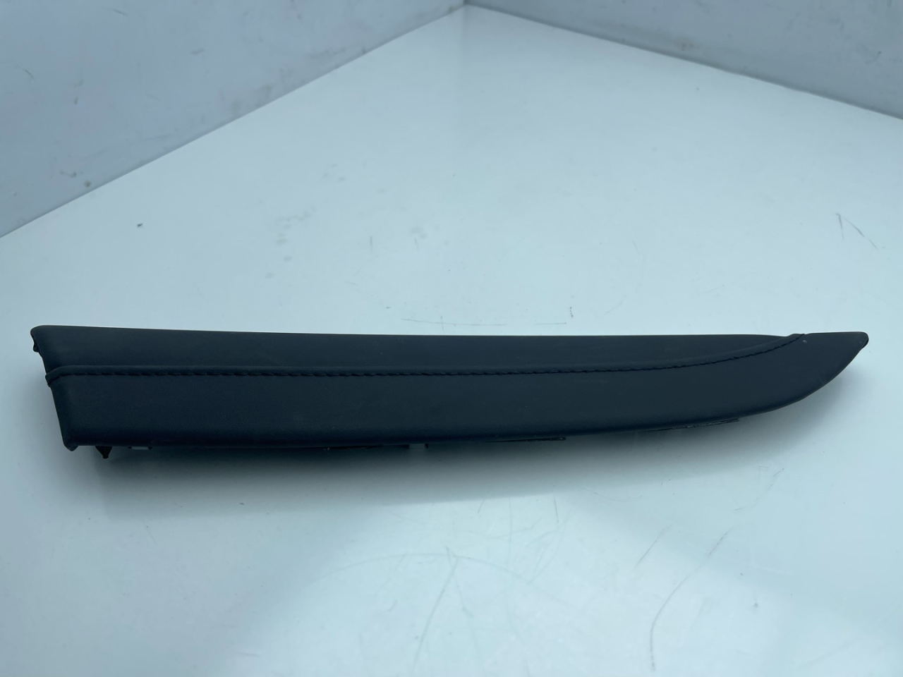 накладка на торпедо (консоль) Acura RDX 3 поколение 2019, 2.0 л., бензин, АКПП, белый, внедорожник 5 дв., полный привод, 77565TJBA011M1 - фото №1