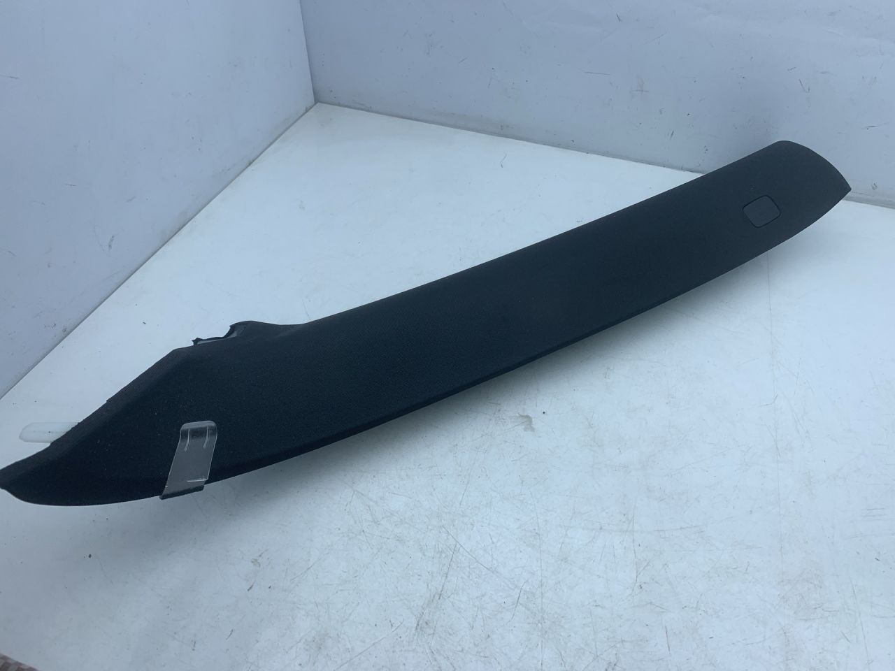 обшивка стойки Volvo XC60 2 поколение 2023, 2.0 л., бензин, АКПП, белый, внедорожник 5 дв., передний привод, A091119 - фото №1