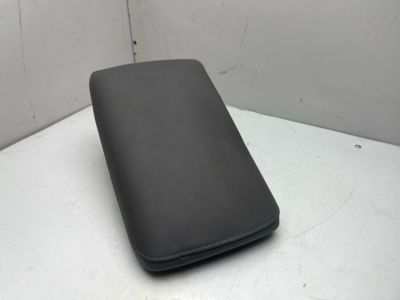 подлокотник Subaru Outback 6 поколение 2021, 2.4 л., бензин, АКПП, синий, внедорожник 5 дв., полный привод - фото №1