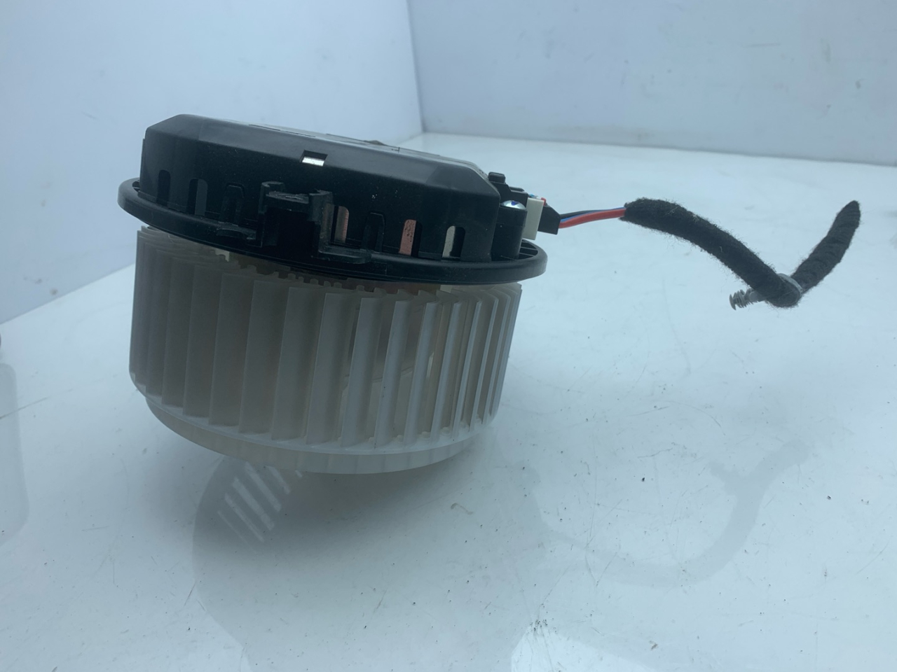 моторчик печки Chevrolet Equinox 3 поколение 2018, 1.5 л., бензин, АКПП, черный, внедорожник 5 дв., полный привод - фото №1