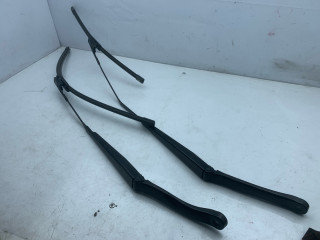 щеткодержатель (поводок стеклоочистителя, дворник) Tesla Model S 1 поколение (2012 - 2016), 0.1 л., электро, АКПП, серый, седан, задний привод