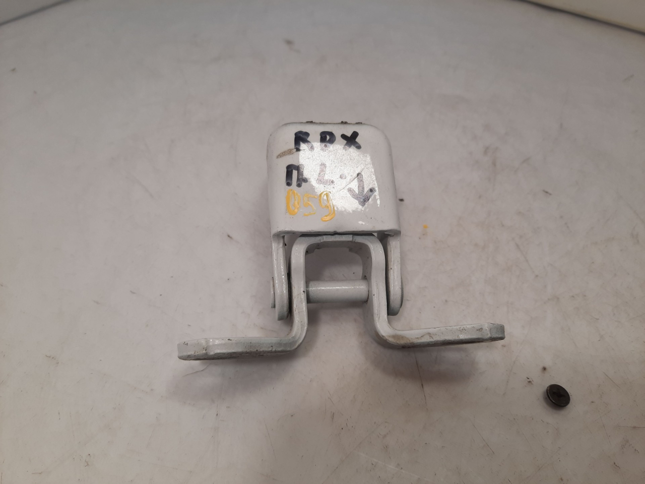 петля двери Acura RDX 3 поколение 2020, 2.0 л., бензин, АКПП, белый, внедорожник 5 дв., полный привод - фото №1