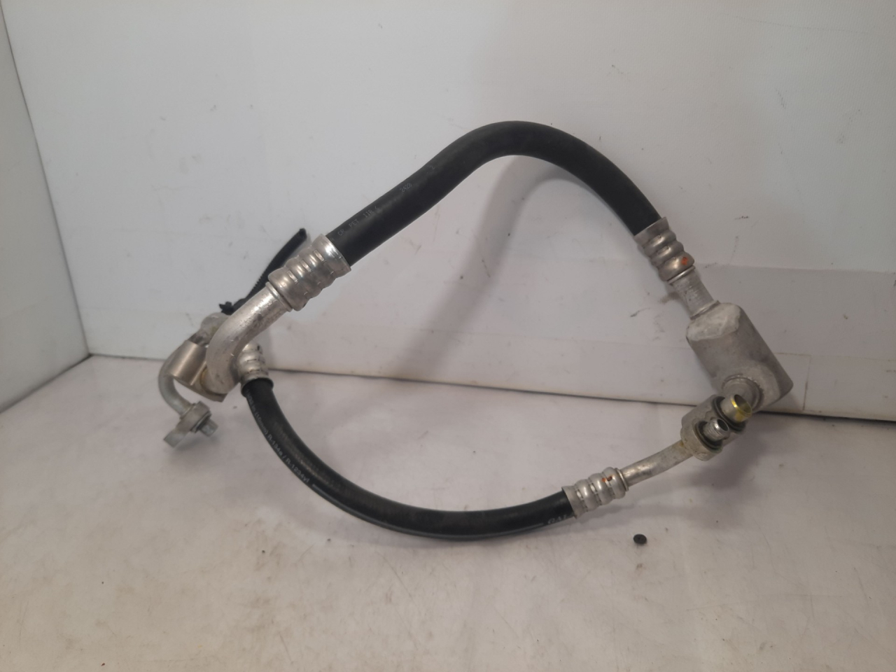 трубка кондиционера Chevrolet Cruze 2 поколение 2019, 1.4 л., бензин, АКПП, синий диплоат, хетчбэк 5 дв., полный привод - фото №1