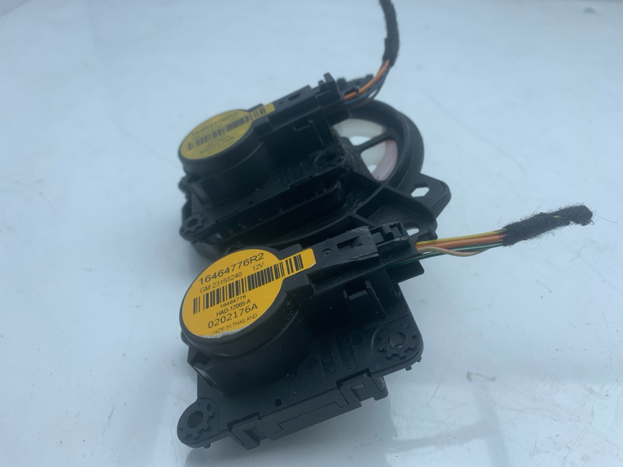 моторчик заслонки печки Chevrolet Equinox 3 поколение 2018, 1.5 л., бензин, АКПП, черный, внедорожник 5 дв., полный привод, 16464776R2 - фото №1