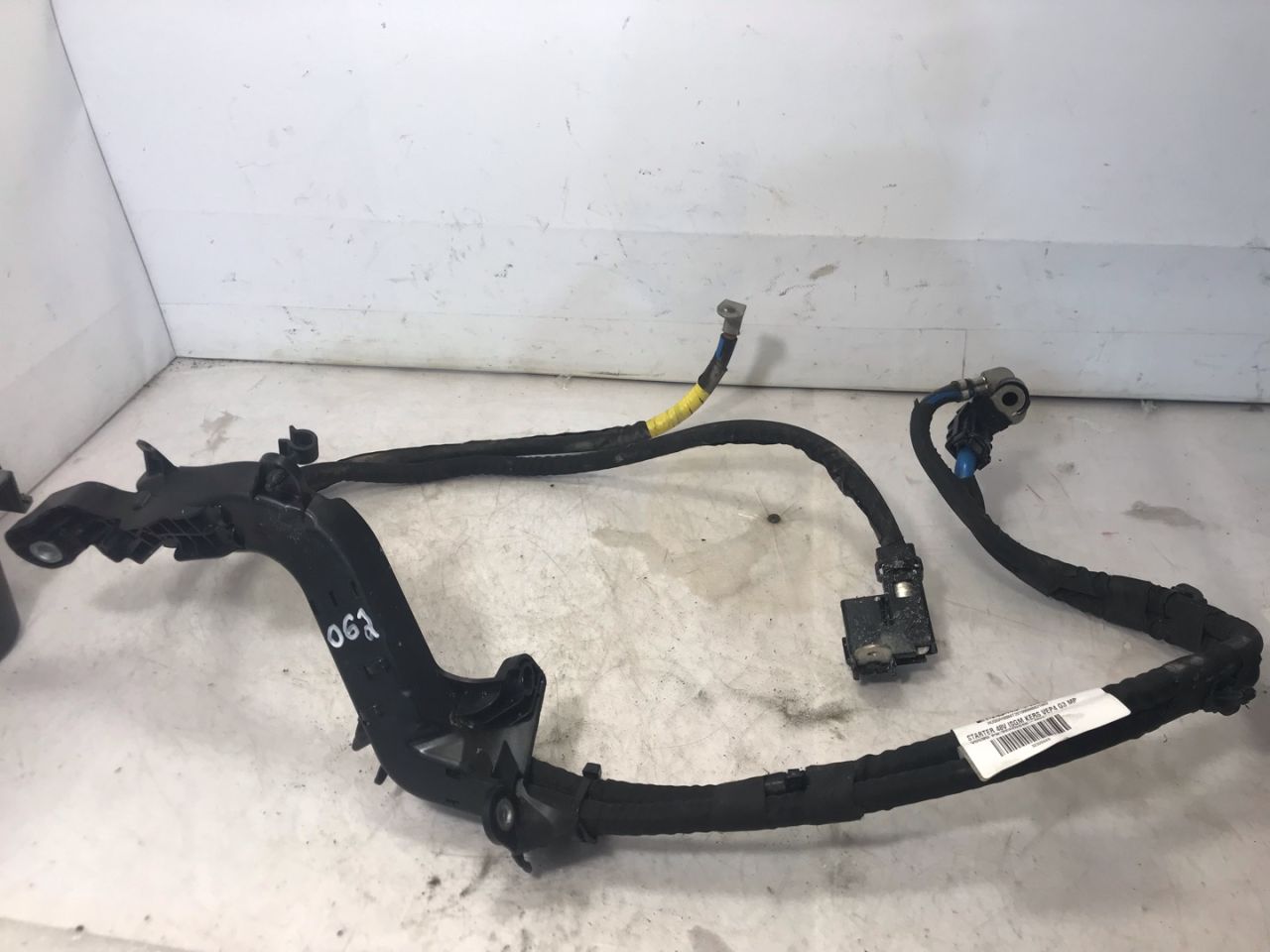 провод высоковольтный Volvo XC60 2 поколение 2023, 2.0 л., бензин, АКПП, белый, внедорожник 5 дв., передний привод, 32320448 - фото №1