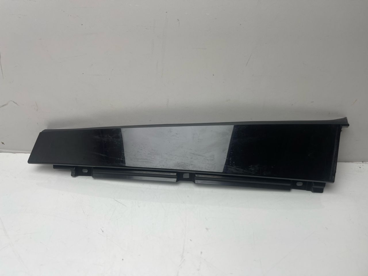 молдинг двери задней правой Volvo XC60 2 поколение 2023, 2.0 л., бензин, АКПП, белый, внедорожник 5 дв., передний привод, 32216801 - фото №1