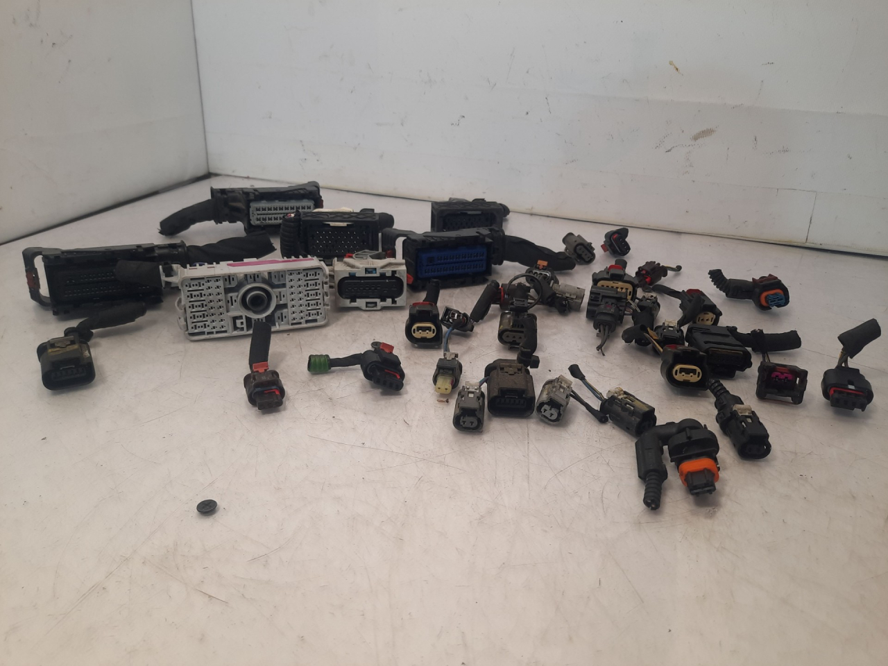 разъем (фишка) проводки Chevrolet Equinox 3 поколение 2019, 1.5 л., бензин, АКПП, белый, внедорожник 5 дв., передний привод - фото №1