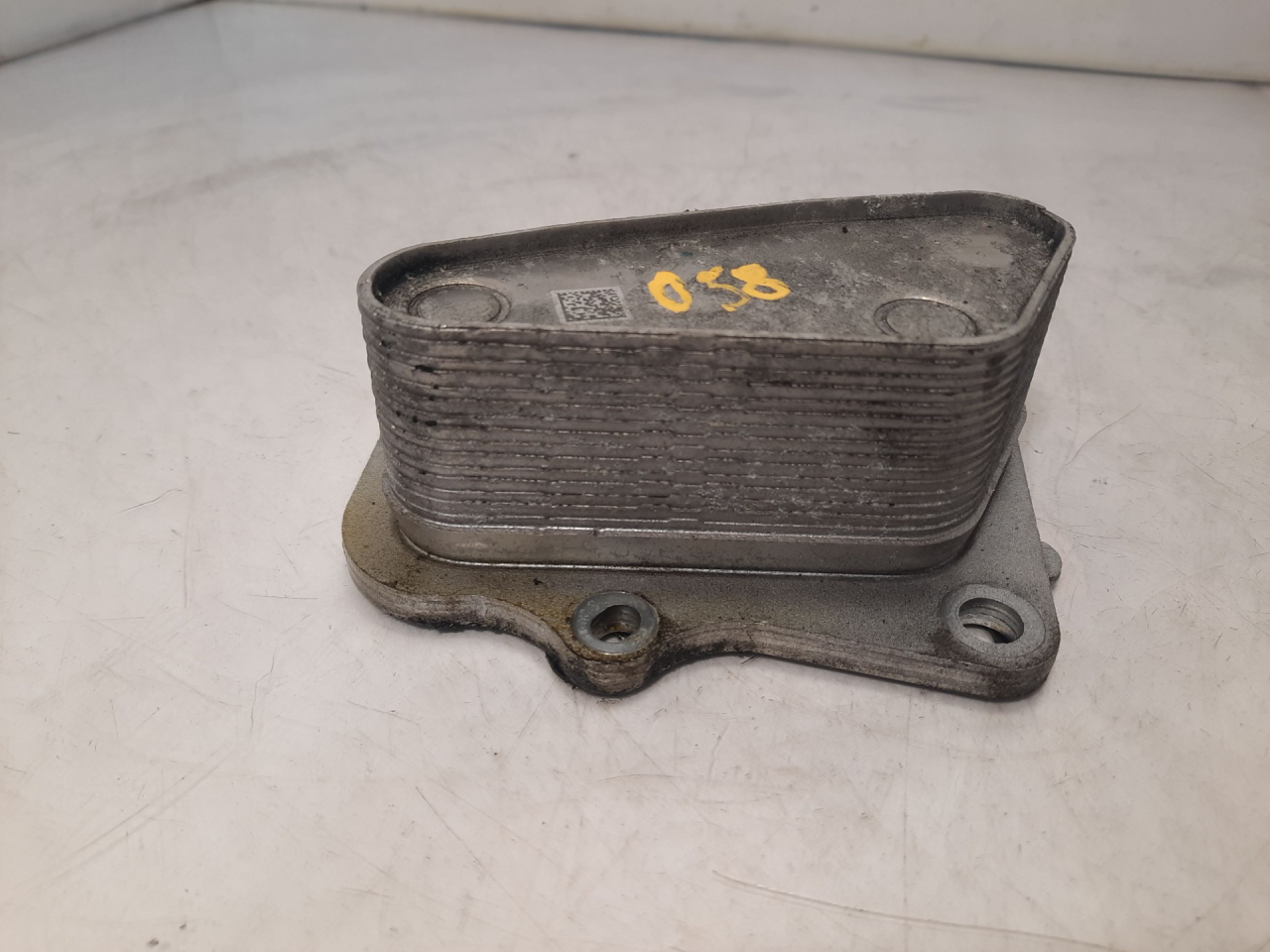 теплообменник масляного фильтра Chevrolet Equinox 3 поколение 2019, 1.5 л., бензин, АКПП, белый, внедорожник 5 дв., передний привод - фото №1