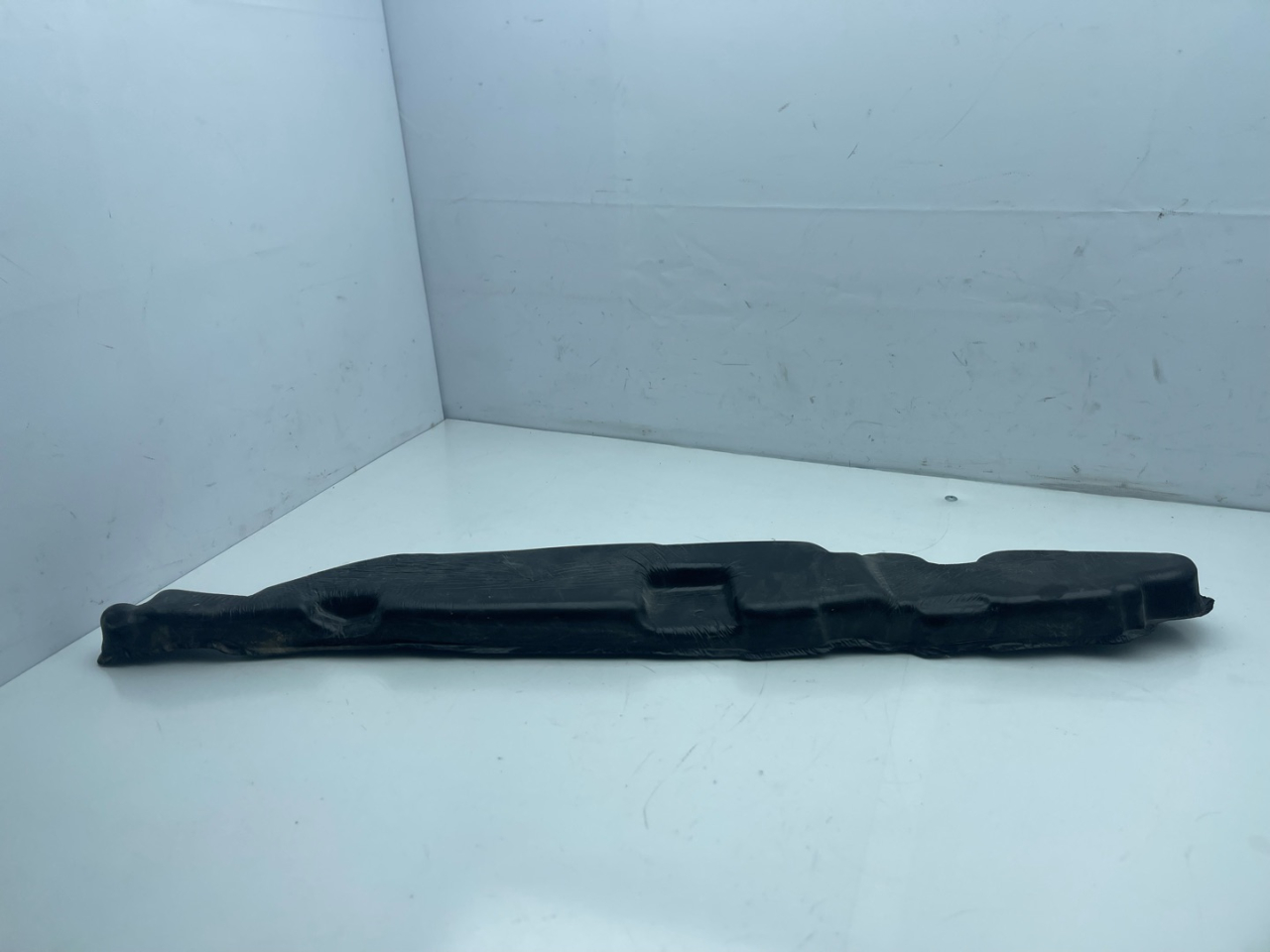 пыльник переднего крыла Ford Bronco Sport 1 поколение 2021, 1.5 л., бензин, АКПП, серебряный, внедорожник 5 дв., полный подключаемый привод, M1PBS16E561AB - фото №1