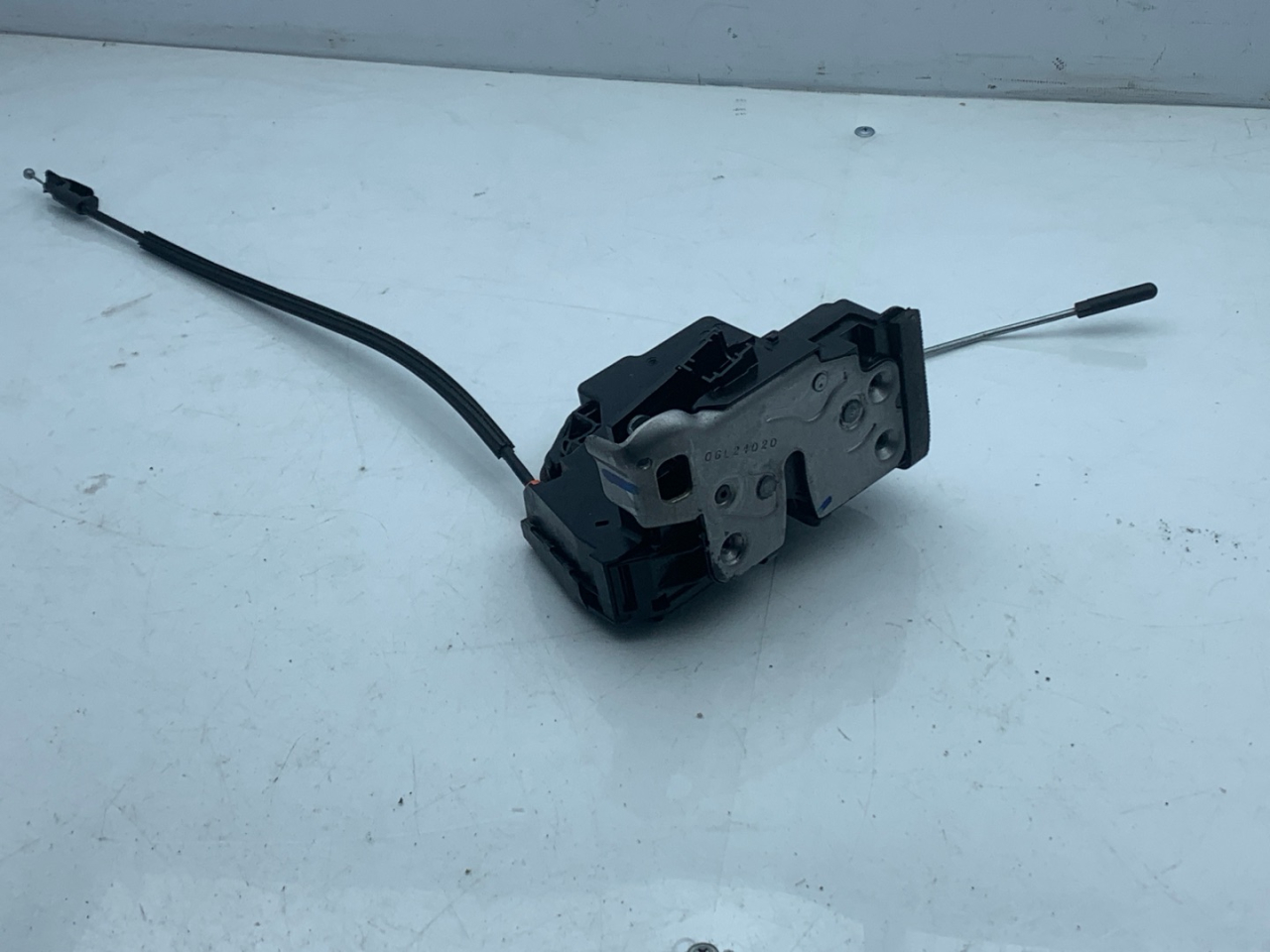 замок двери задней левой GMC Terrain 2 поколение 2018, 1.5 л., бензин, АКПП, черный, внедорожник 5 дв., полный привод, 06L24020 - фото №1