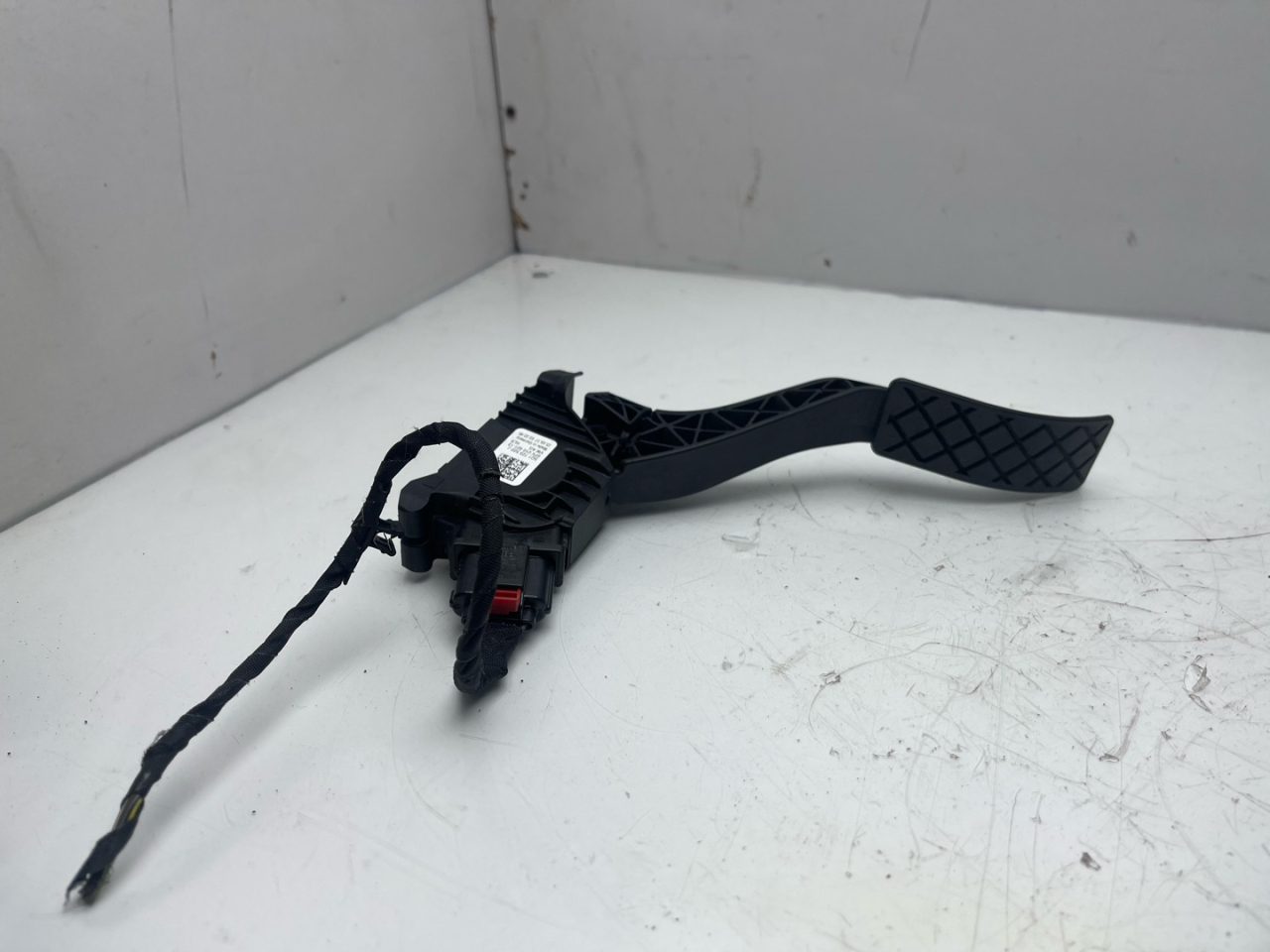 педаль Volkswagen Atlas 2018, 2.0 л., бензин, АКПП, черный, внедорожник 5 дв., передний привод, 5Q1723503J - фото №1