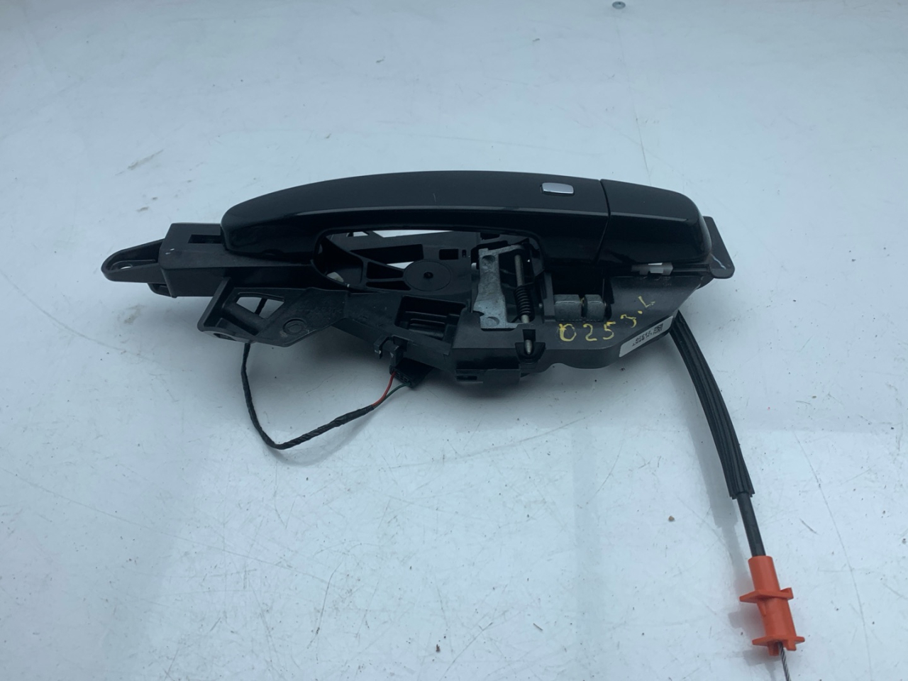 ручка наружная задняя левая GMC Terrain 2 поколение 2018, 1.5 л., бензин, АКПП, черный, внедорожник 5 дв., полный привод - фото №1